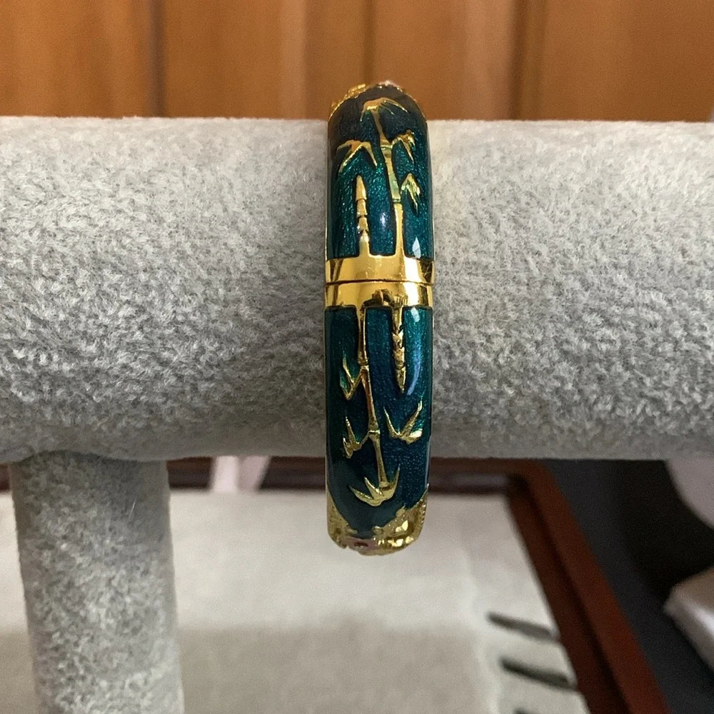 Jiu Long Xing gold tone green and pink hinge bracelet - Picture 2 of 7